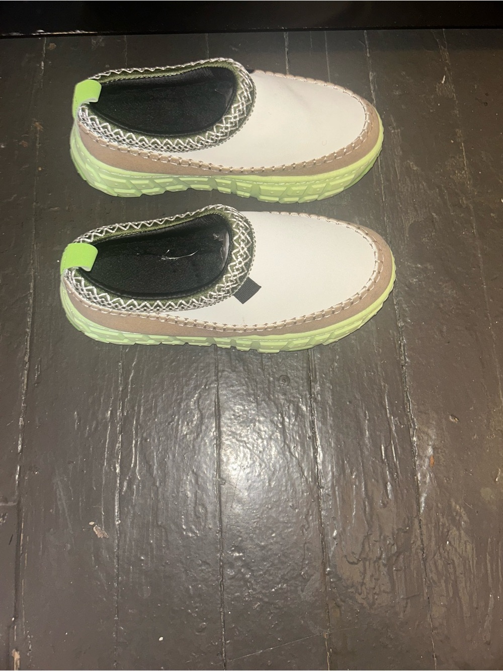 Lifestyle Shoes - Picture 2 of 4